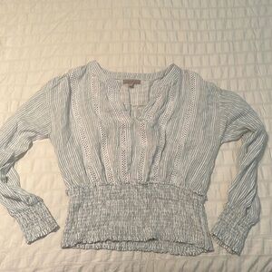 Wonderly size small long sleeved smocked top